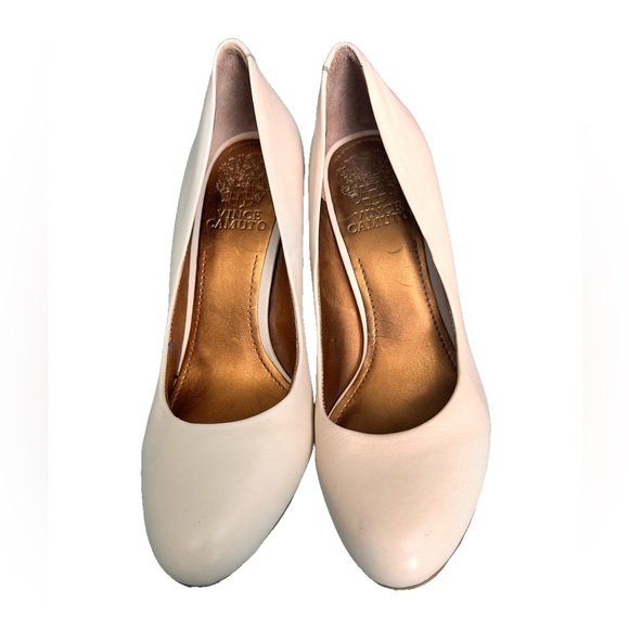 NEW Vince Camuto Stiletto Pumps Cream Patent Leather Upper Size 6 - Picture 1 of 2